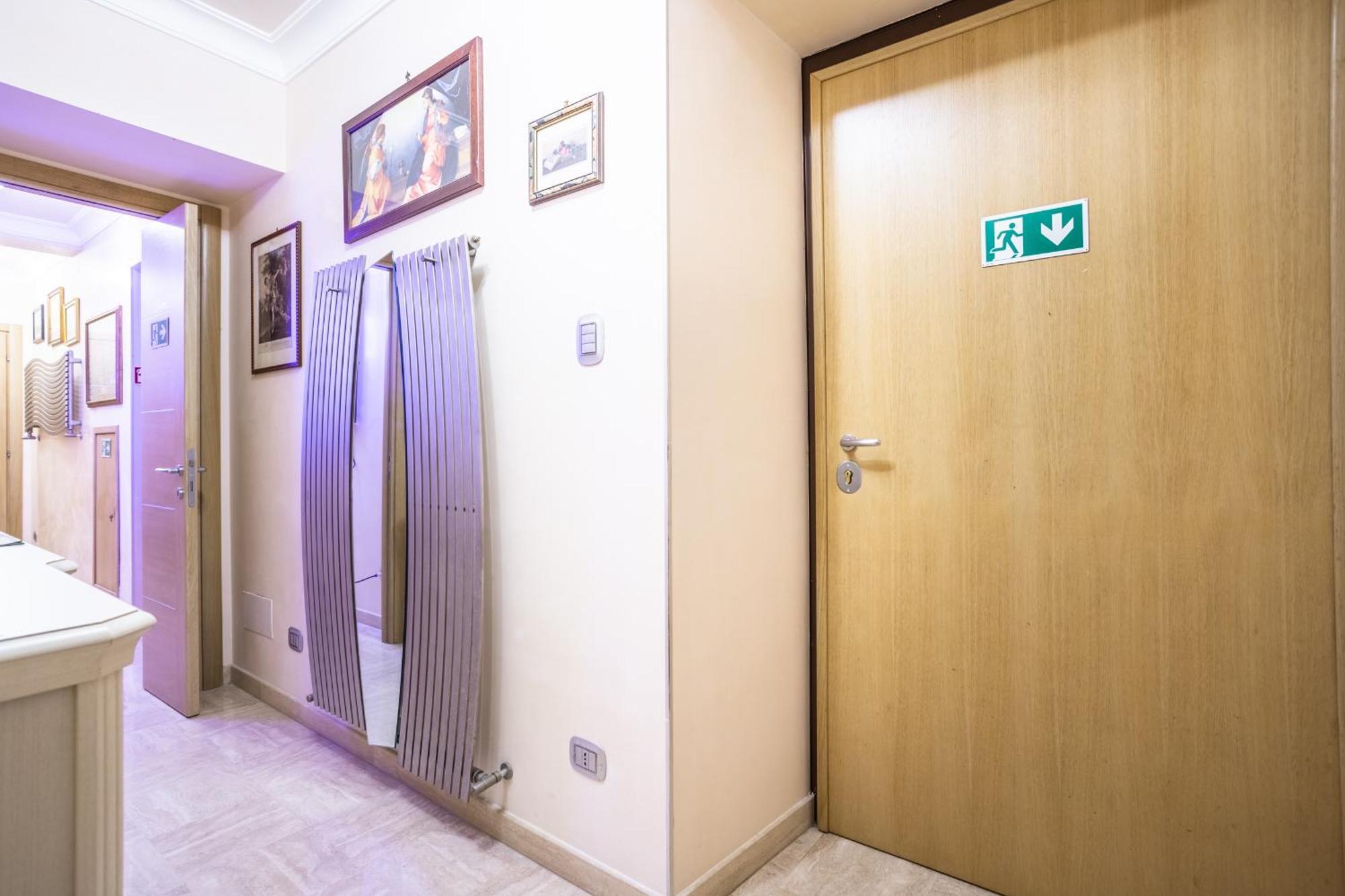 רומא Luxury Inn Opera מראה חיצוני תמונה